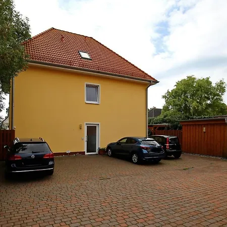 Waldstrasse 9 01